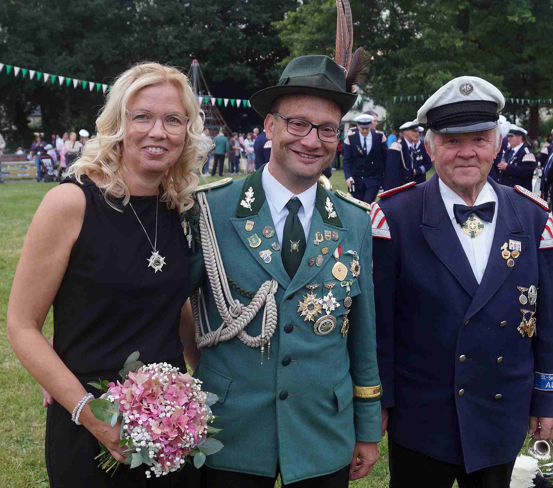 sa 25JKOnig und Helmut nentet