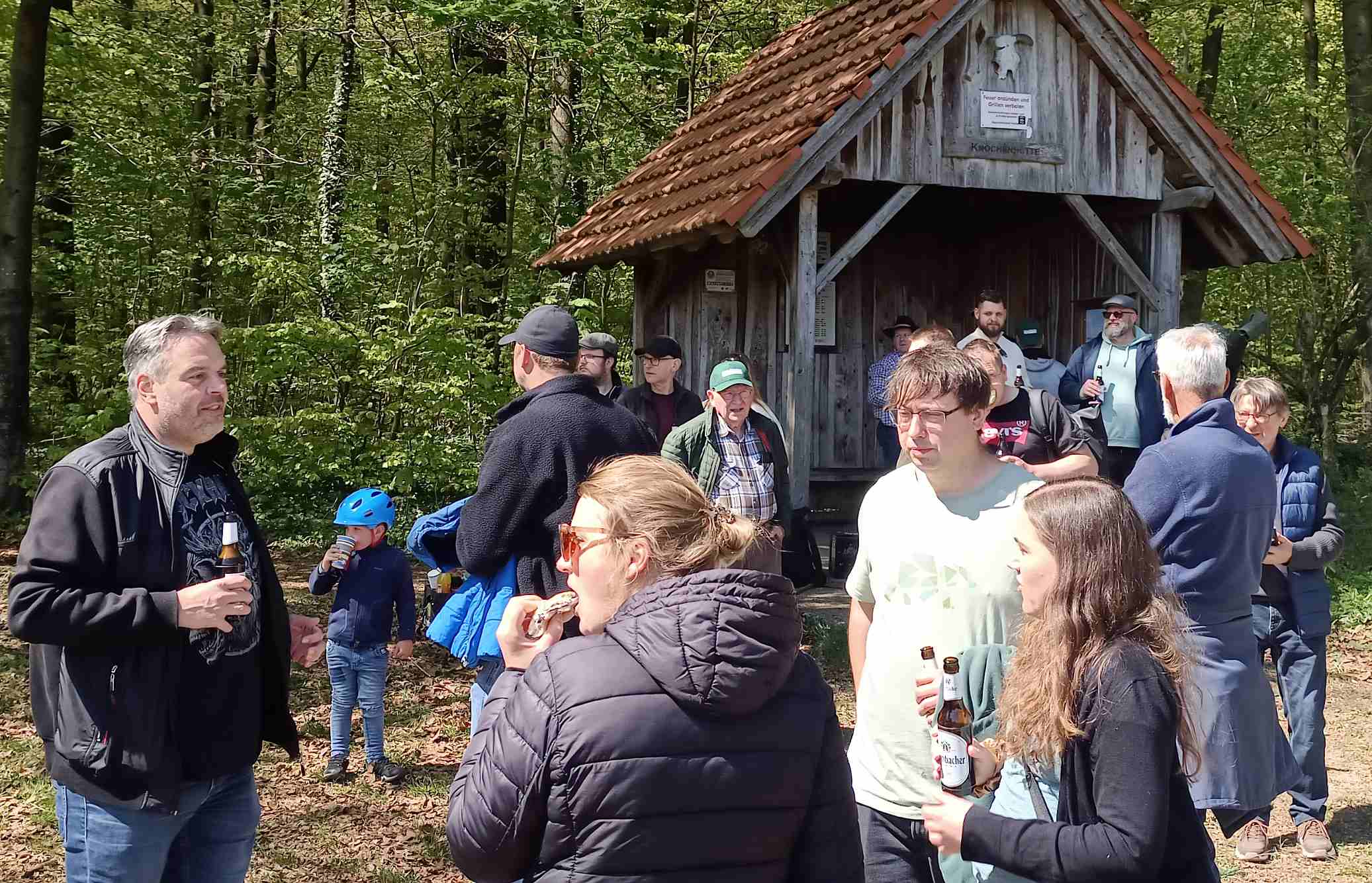 W Hutten sitzen inter